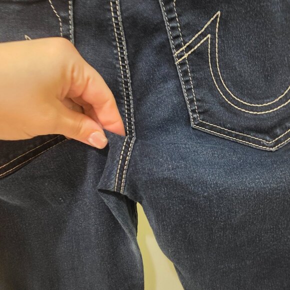 True Religion Dark Wash Skinny Jeans – Size 34 – Classic Fit, Iconic Style! 🔷 - Picture 10 of 12